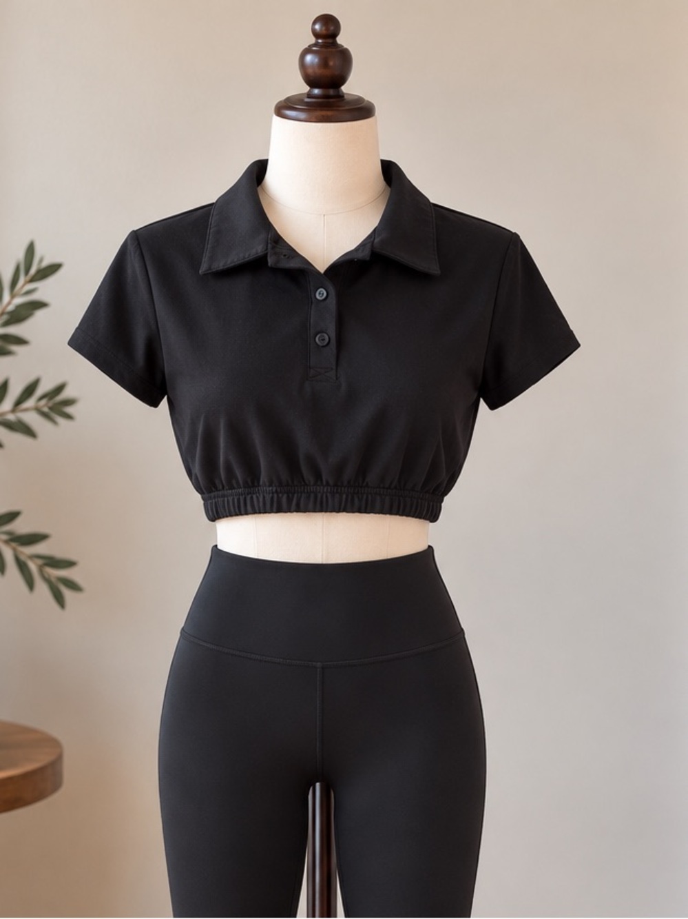 Alo Yoga Black Cropped Polo Shirt Short Sleeve Athleisure Sporty Chic Medium